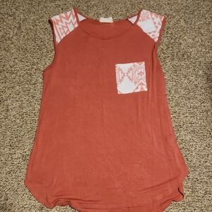 Avery Rust Muscle Tee with Geometric Accents